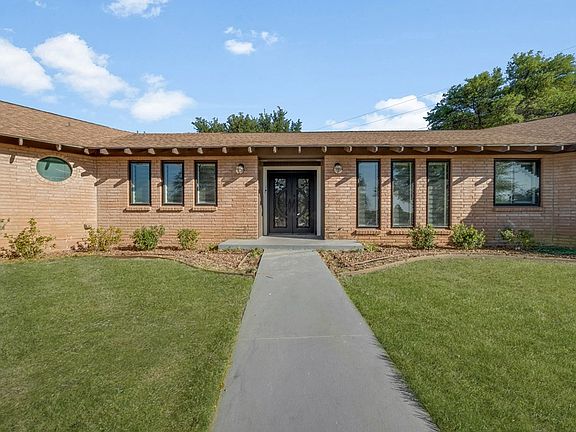 5th image of 700 Highland Dr