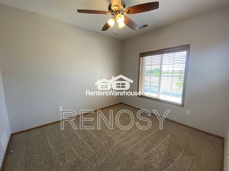 2000 Meadow Ct #210 — Photo 2