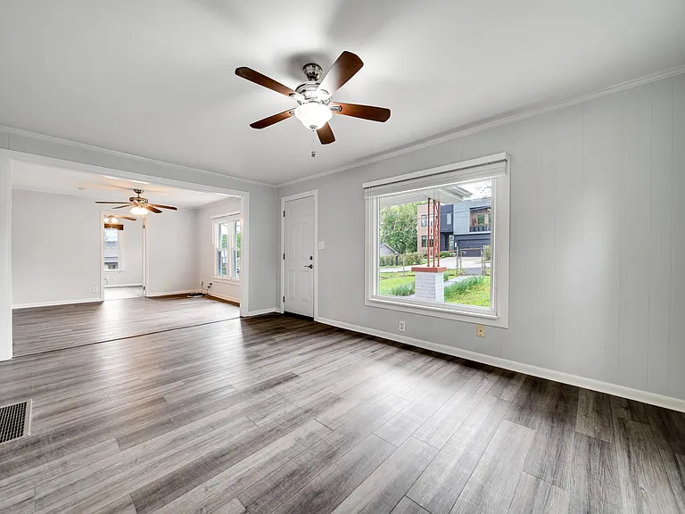 1507 Meridian St — Photo 7