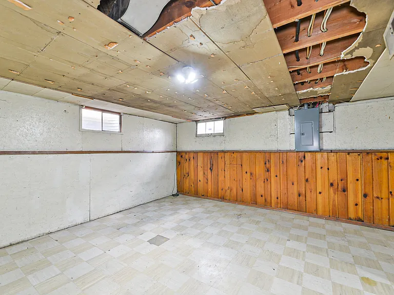 4702 N Post St — Photo 12
