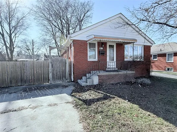 1943 Olive Rd, Windsor, ON N8T 1R4
