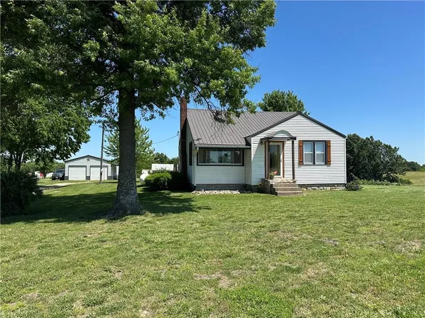 10112 SE 214th St, Lawson, MO 64062