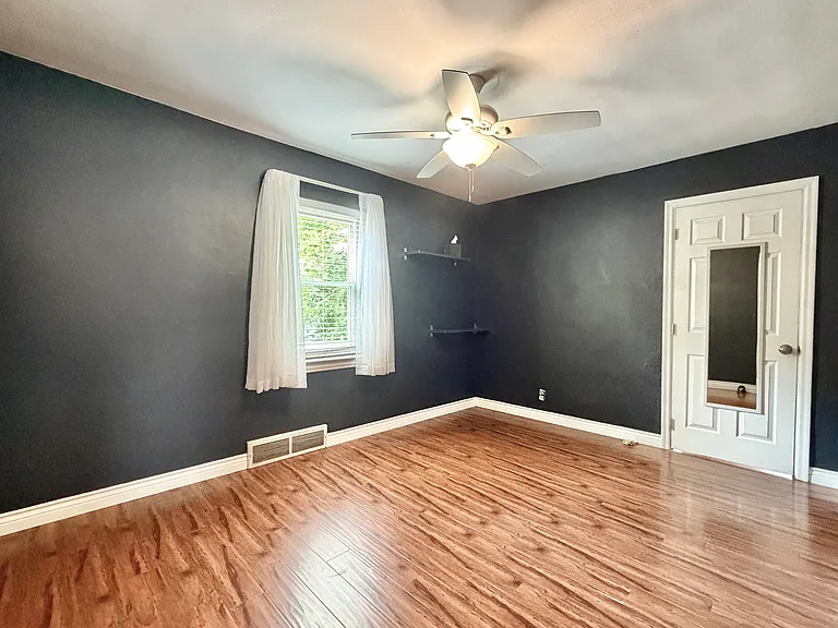 2315 Hill Ave — Photo 16