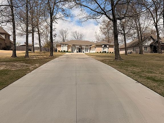 2nd image of 413 Huntcliff Dr