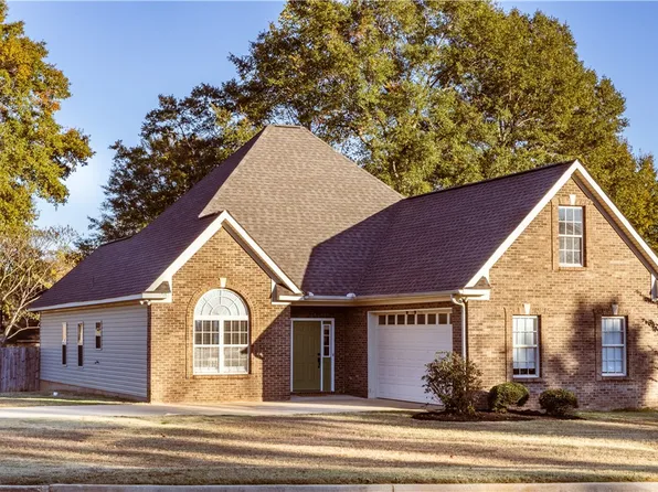 1315 Lizlin St, Opelika, AL 36801