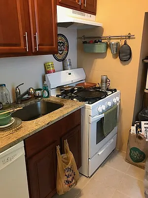 Rented by Roz Khan, LREB | media 10