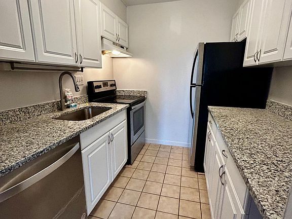 4th image of 224 W Rittenhouse Sq #508