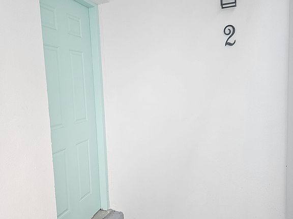 5th image of 421 NE 68th St APT 2