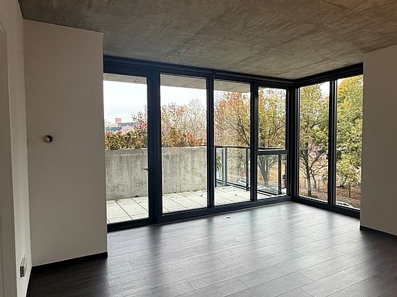 4th image of 1319 W Lake St #414