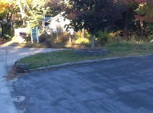 47 Flint Pond Dr, Hollis, NH 03049