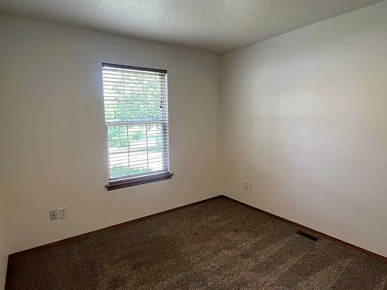 3436 S Moffet Ave — Photo 9