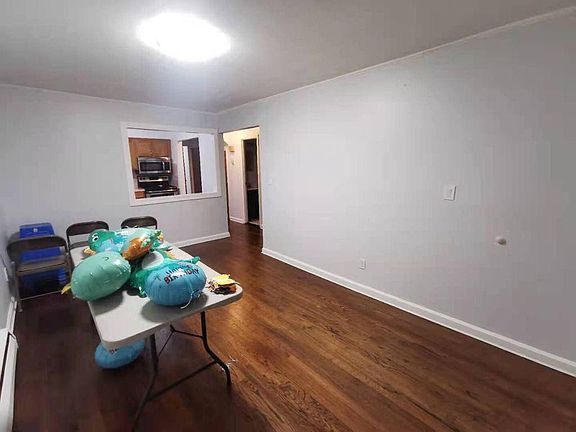 4th image of 600 Lakeville Rd APT 1