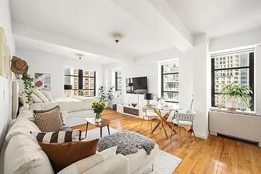 43 West 61st Street #24Y image 1 of 6