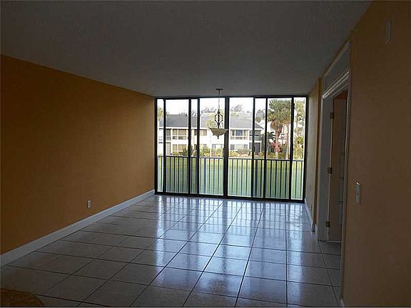 2nd image of 2400 Ocean Dr #5522