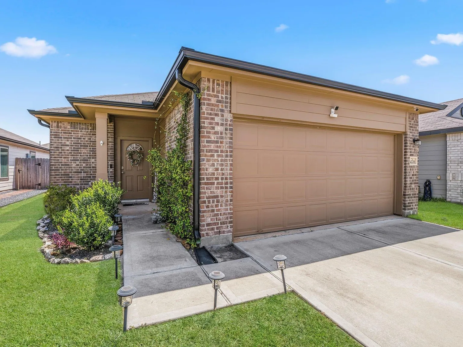 3 bed, 2.0 bath, 1386 sqft, $1,650 — Photo 2