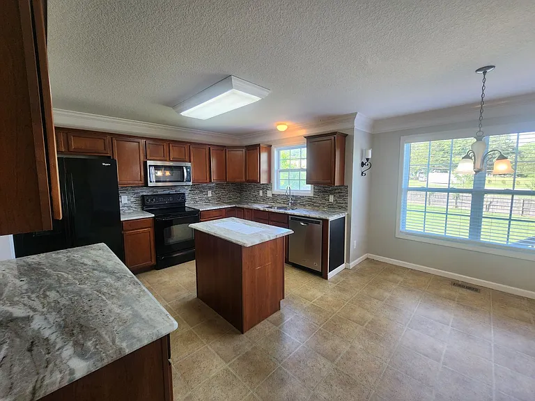 3346 Hunt Crest Rd — Photo 3