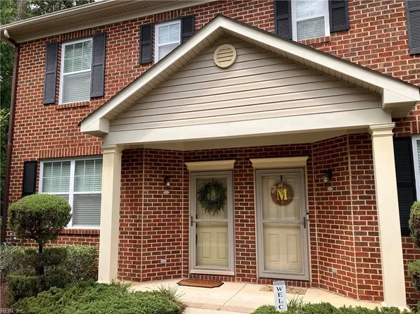 322 Holyoke Ln, Chesapeake, VA 23320