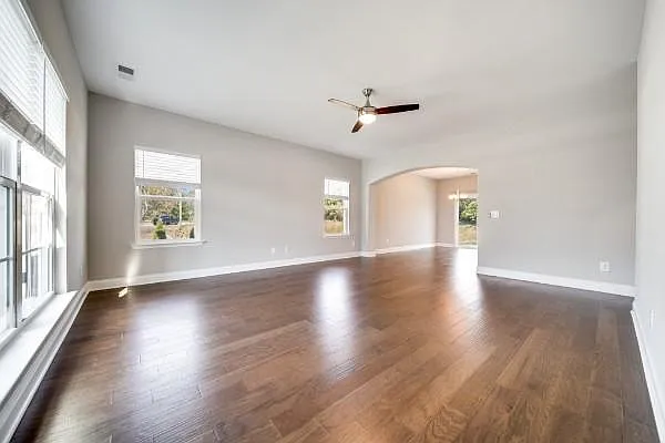 1398 Wentworth Dr — Photo 5