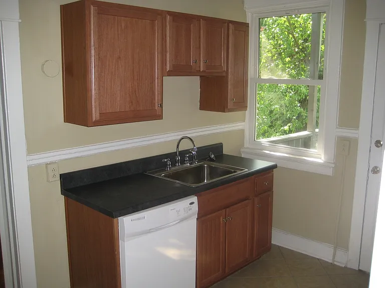 20 S Allen Ave — Photo 4