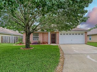2692 Secret Harbor Dr, Orange Park, FL 32065