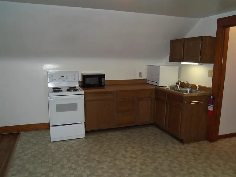 718 E 8th St #1/2 — Photo 5