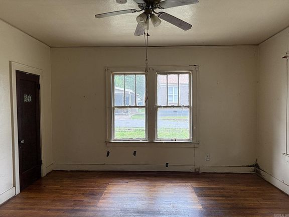 5th image of 2315 Brown St