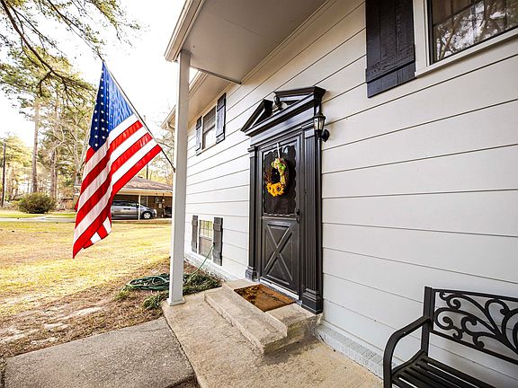 3rd image of 1327 Pine Cir