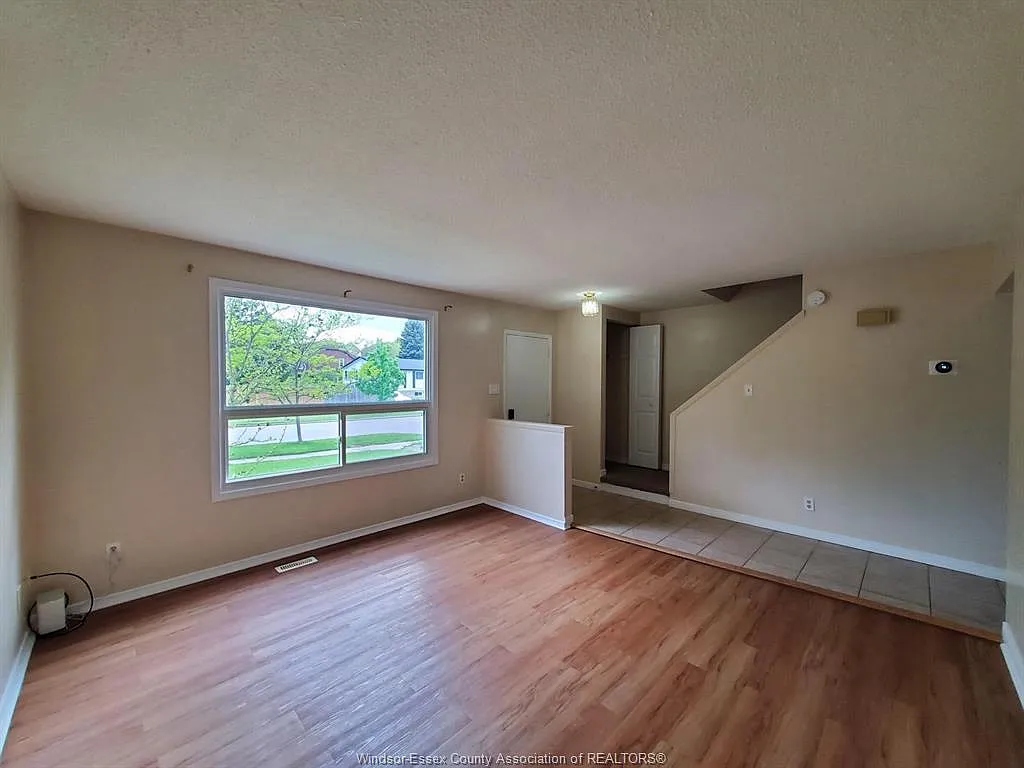 3 bed, $2,700 — Photo 2
