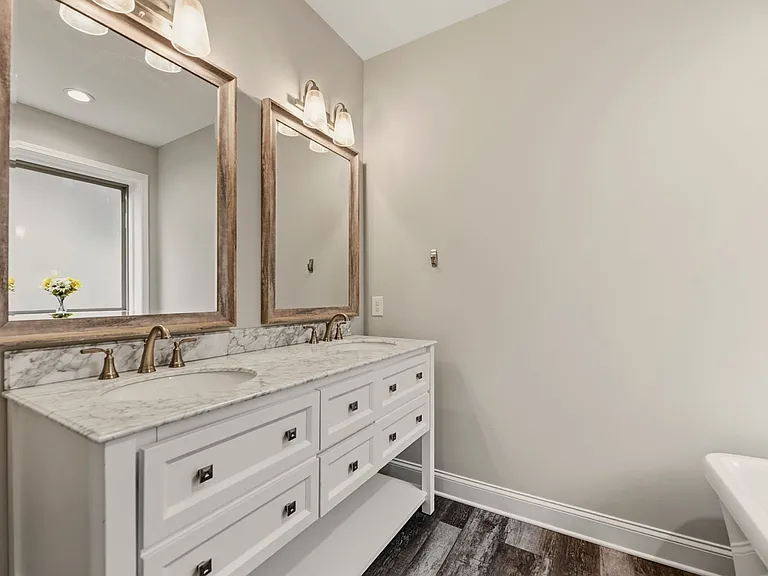 9924 Winding Hill Ln — Photo 10