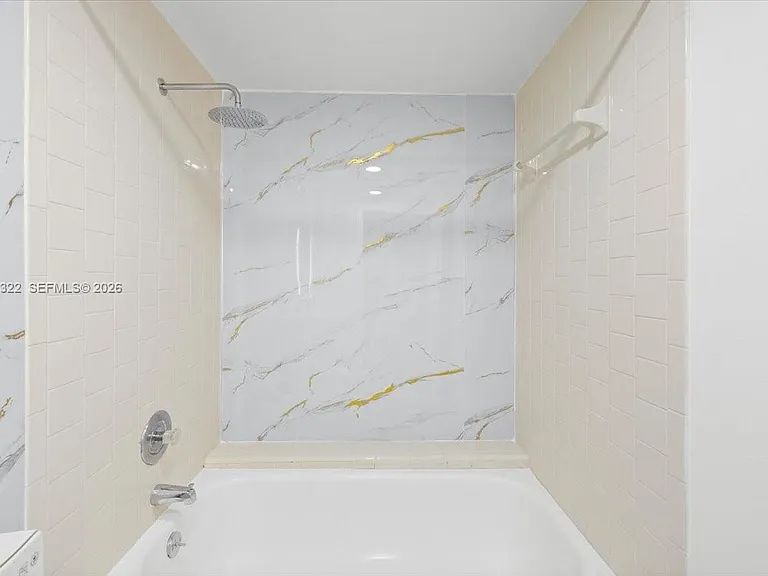 8290 Lake Dr #130 — Photo 18