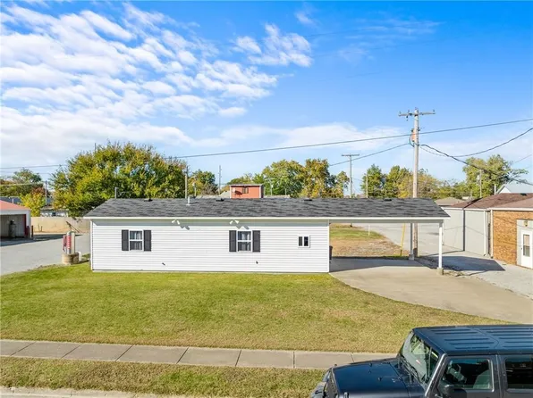 10 W Alabama Ave, Casey, IL 62420