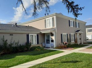 1441 Quaker Ln, Prospect Heights, IL 60070