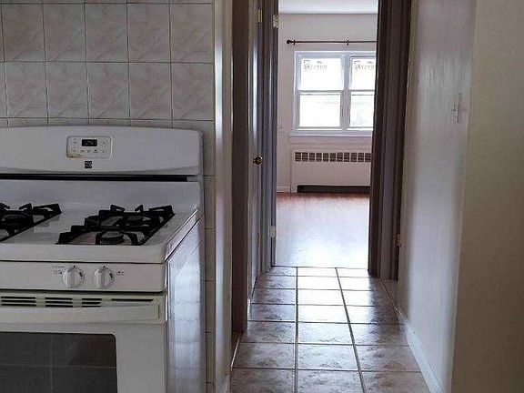 3rd image of 58-52 Oceania St