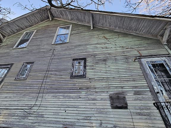 3rd image of 445 E Ridge Rd