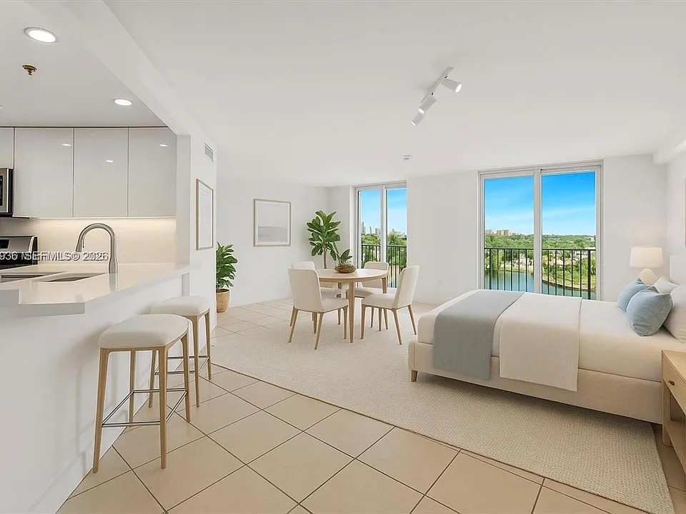 5880 Collins Ave #1004