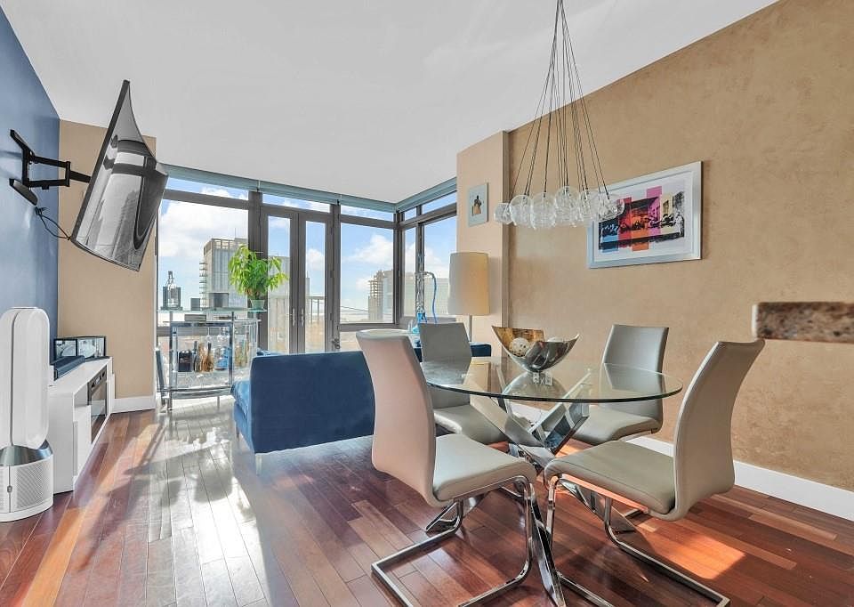 1st image of 175 Huguenot Street #2105