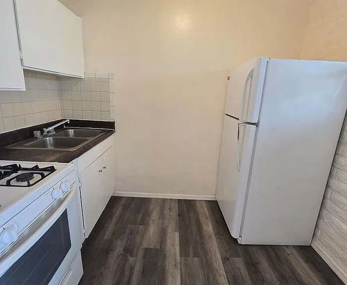 125 E 34th St #B — Photo 7