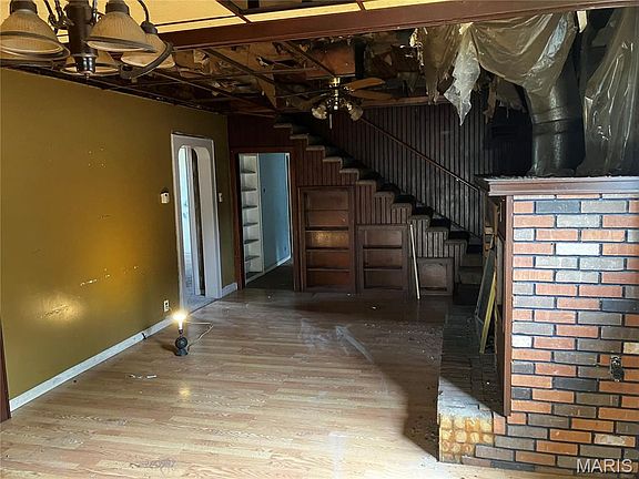 5th image of 215 W 4th St