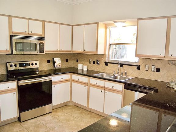 5th image of 11702 Emerald Hill Dr