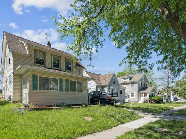 615 34th St NE, Cedar Rapids, IA 52402