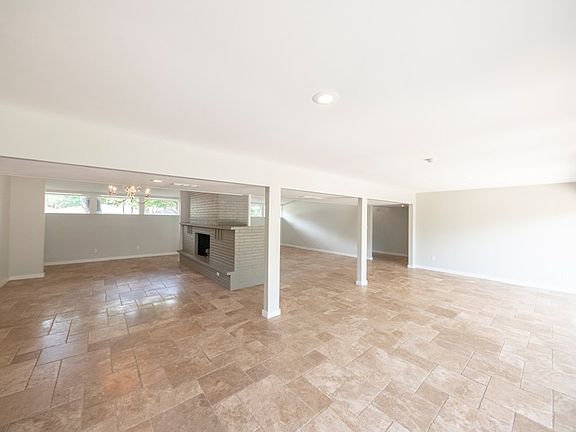 5th image of 905 Country Club Dr