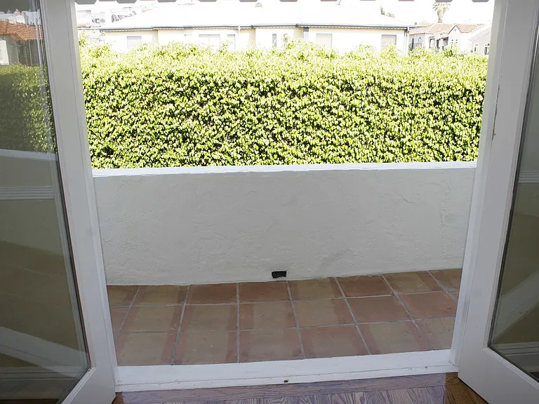 8001 1/2 Blackburn Ave — Photo 33