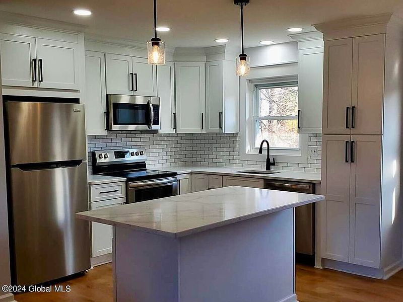 5th image of 15 Deerfield Drive