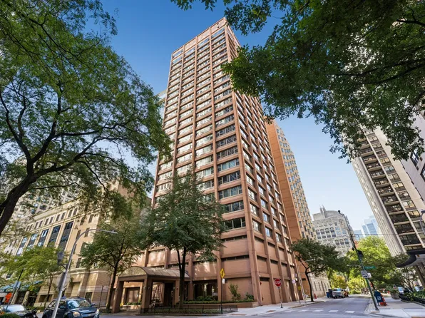 247 E Chestnut St APT 1601, Chicago, IL 60611