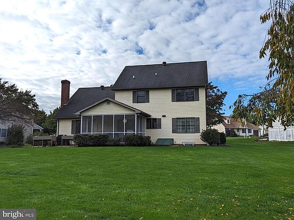 4th image of 35 Glenwood Dr