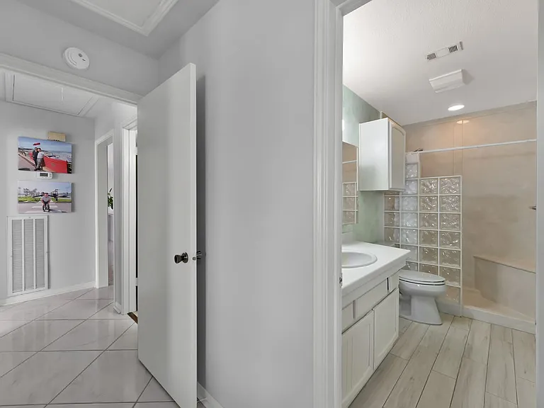 35 Lakeview Vlg — Photo 19