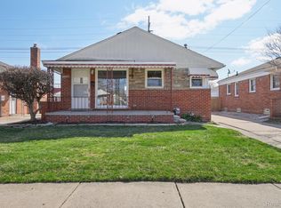 29720 Taylor St, Saint Clair Shores, MI