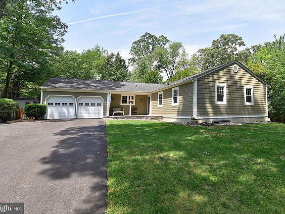 2nd image of 484 Fairoak Dr