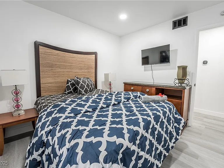 2364 Belvedere Dr — Photo 18