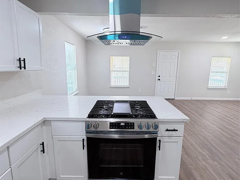 2915 Creston Dr — Photo 7